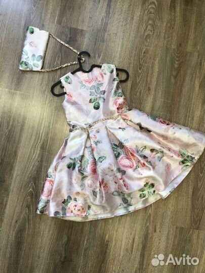 Продам платье для девочки 6-7 лет