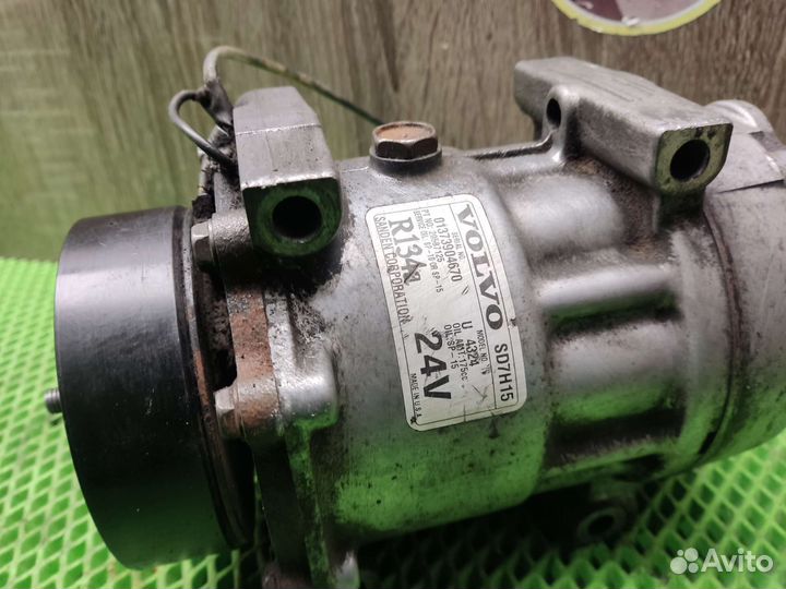 Компрессор кондиционера Volvo 20587125