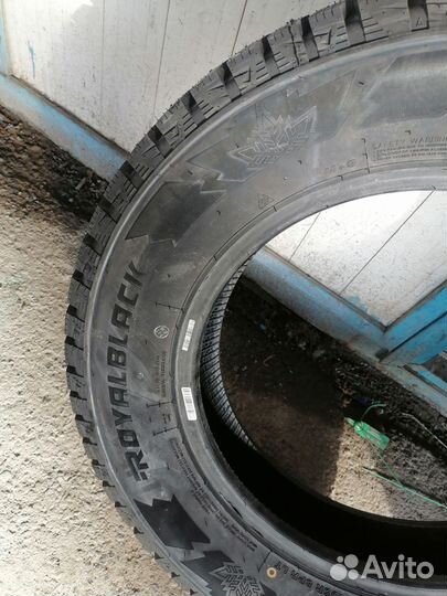 Royal Black Royal Stud II 195/75 R16C 107R