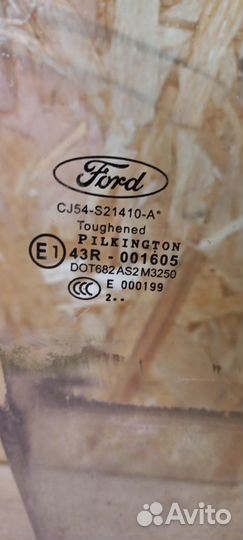 Переднее правое стекло Ford Kuga 2