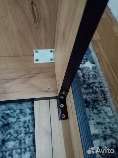 Продается стол