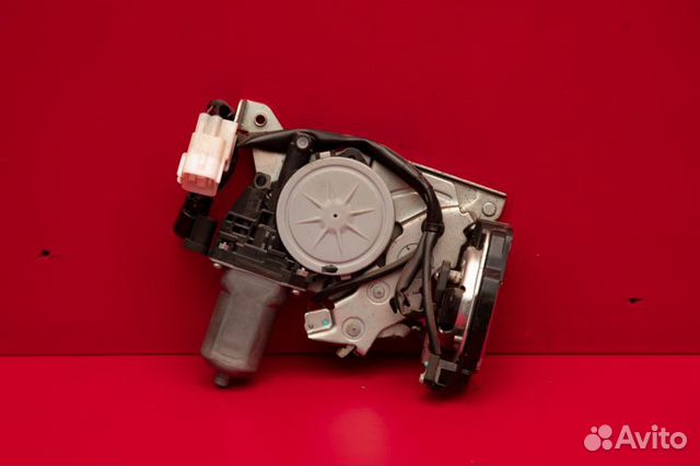 Замок багажника правый Toyota Land Cruiser 200 1VD