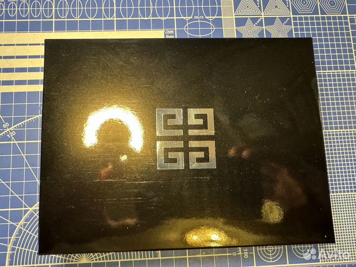 Зажигалка givenchy