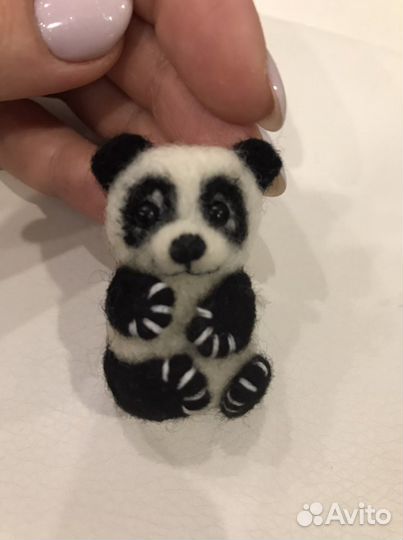 Панда брошка