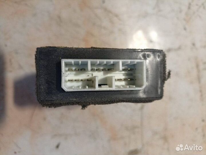 Блок управления крышей / люком Mitsubishi Galant