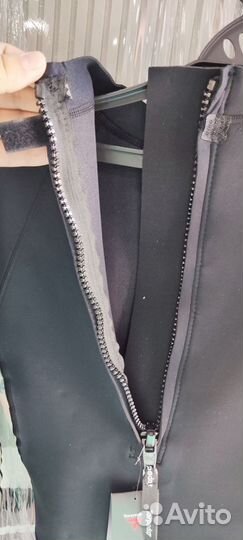 Короткий женский гидрокостюм мокрый