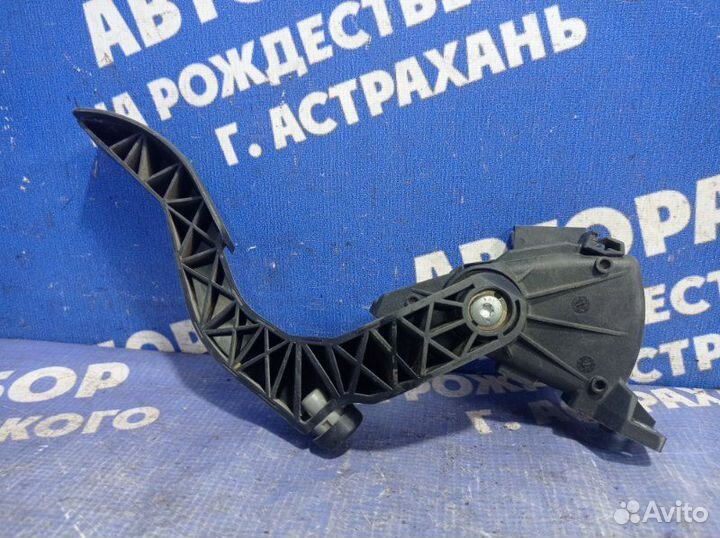 Педаль газа Audi A4B6 седан BFB 2002