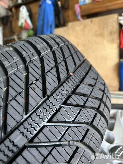 Goodyear Vector 4Seasons 225/50 R17 98V