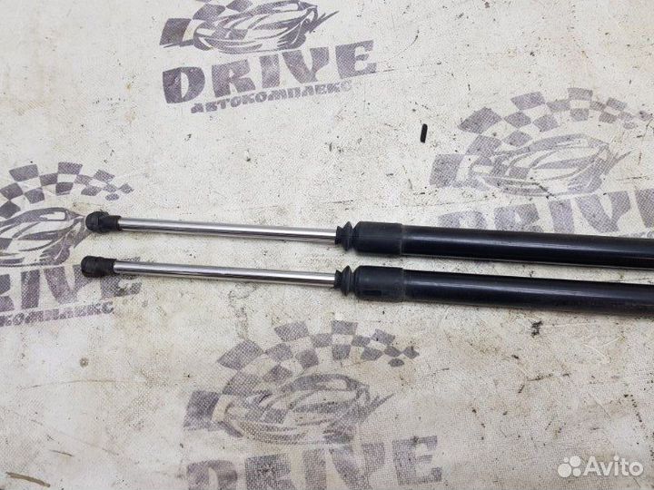 Амортизатор багажника Toyota Noah ZRR80W 3ZR-FAE