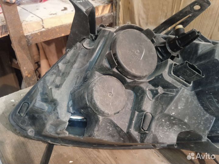 Фара Nissan Terrana 3