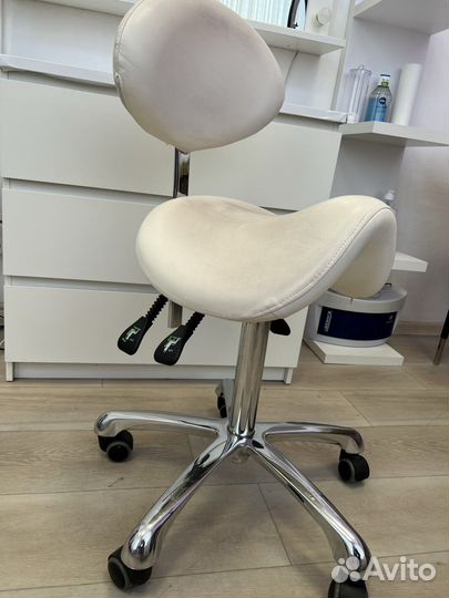 Ортопедический стул-седло со спинкой для мастера