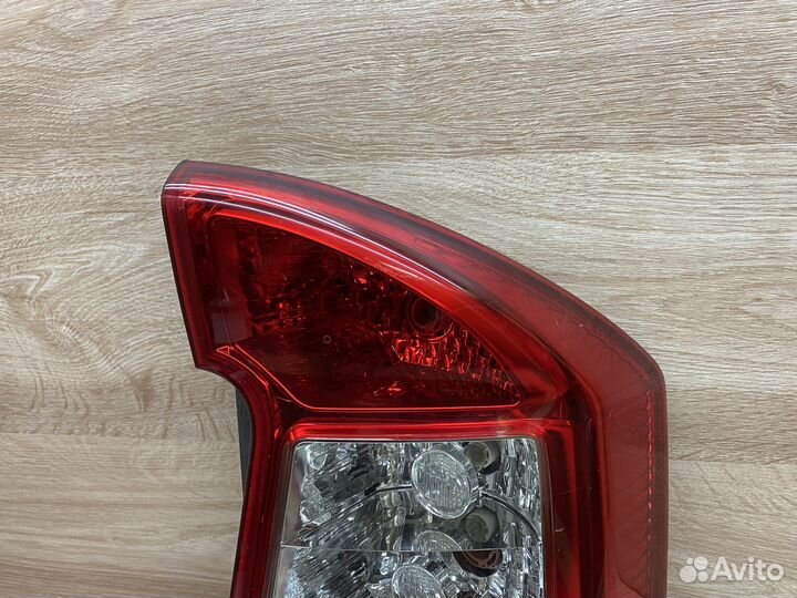 Фонарь задний правый Kia Carens 2 111620