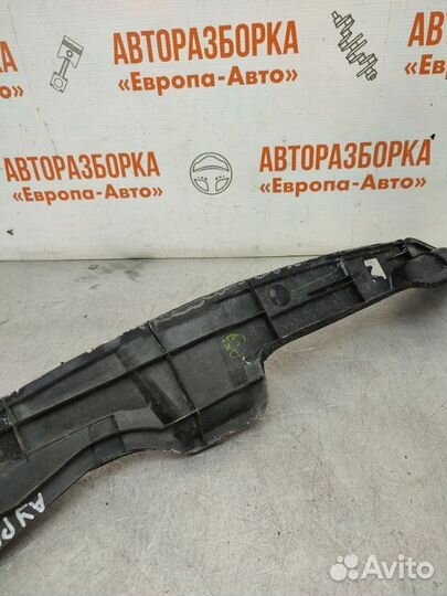 Пыльник крыла передний правый Toyota Auris E15