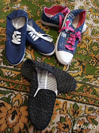 Кроссовки женские