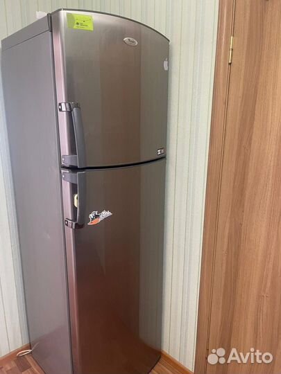 Холодильник бу Whirlpool отдам бесплатно