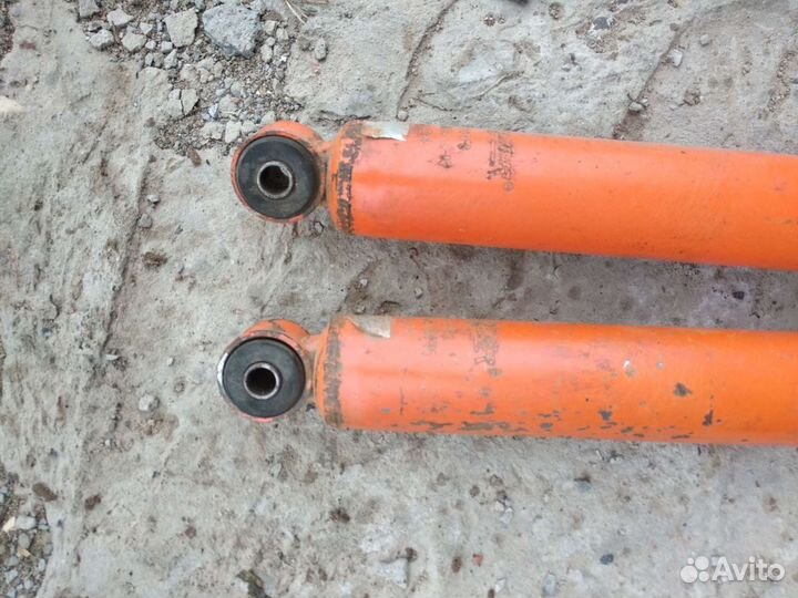 Амортизаторы передние на УАЗ Патриот