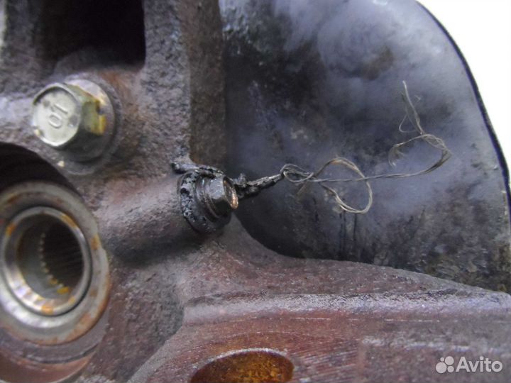 Кулак поворотный левый Acura MDX 2