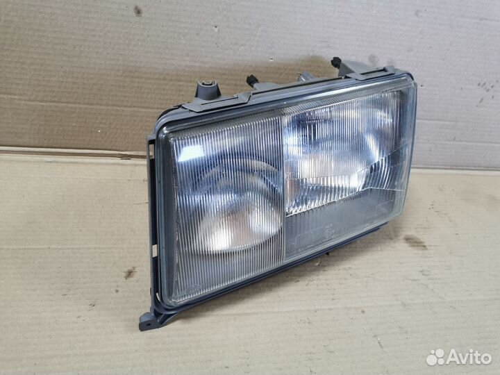 Фара левая Bosch на Mercedes W124 дорестайлинг