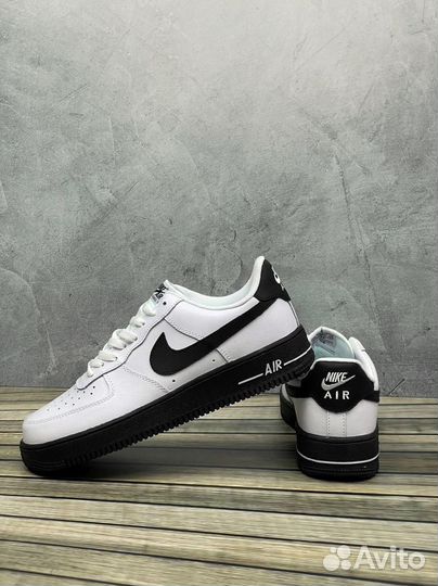 Nike air force 1 белые с чёрн разм. 44