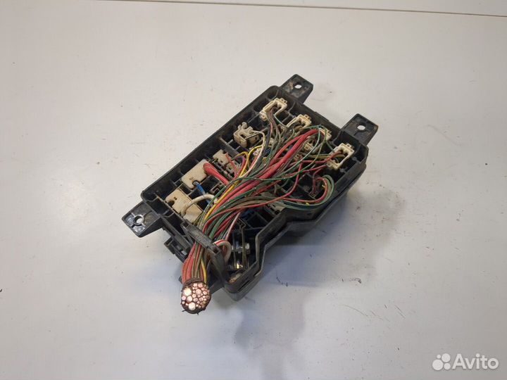 Блок предохранителей Mitsubishi Pajero, 1992