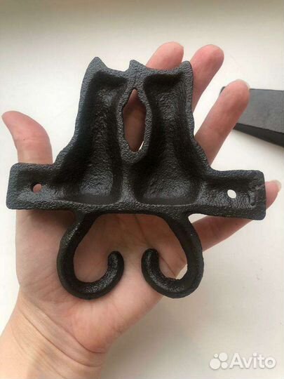 Чугунный крючок кошки