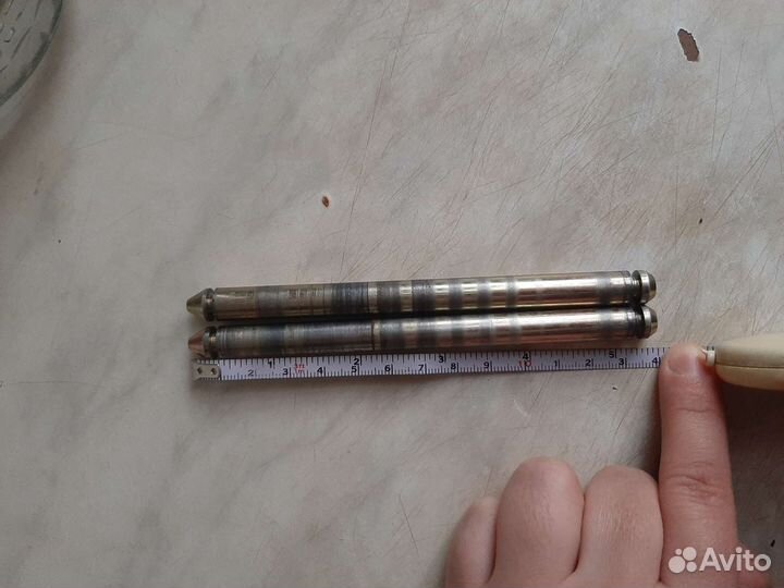 Запчасть,ось для крепления заднего колеса коляски