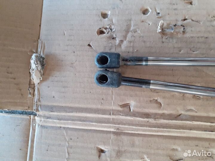 Амортизаторы крышки багажника Фольксваген Т4