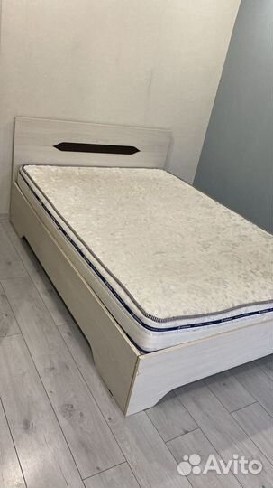 Двуспальная кровать 180х200 бу