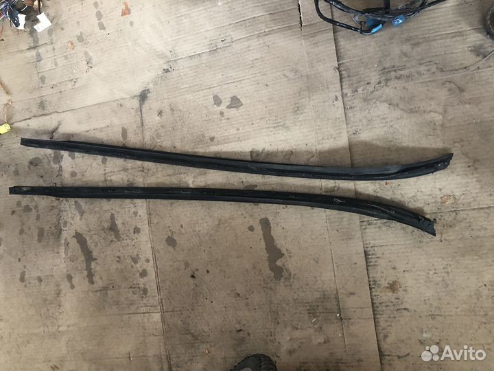 Молдинг лобового стекла тойота приус прайм
