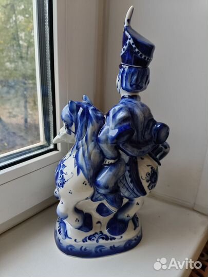 Статуэтка-бутылка сувенирная