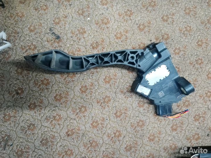 Педаль газа на Тойота Королла Е15/2011 год
