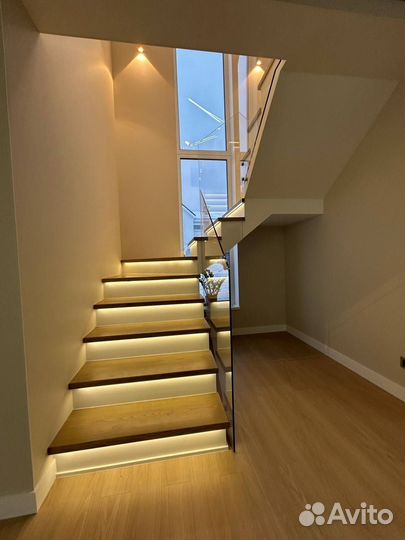 Стеклянное ограждение для лестницы