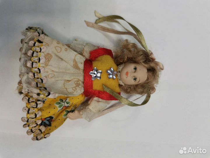 Куклы фарфоровые