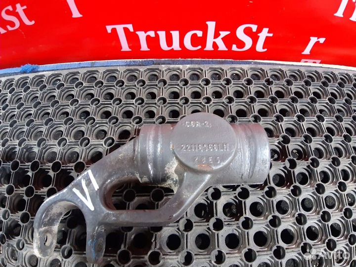 Кронштейн амортизатора переднего левый