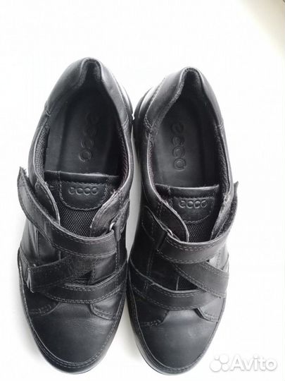 Продам кроссовки фирмы ecco (нат. кожа) р.35