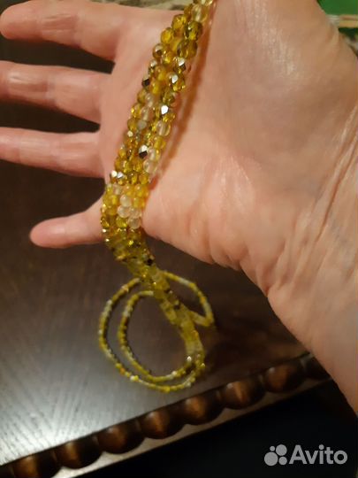 Бусы блестящие 2 нитки разной длины без застежки