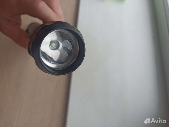 Фото фонарь фонарик мощный
