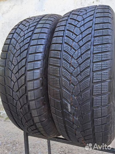 Goodyear UltraGrip Performance 235/55 R19 105V