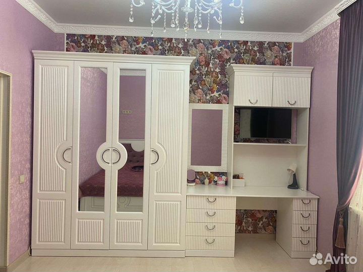 Мебель в детскую: кровать, письменный стол, шкаф