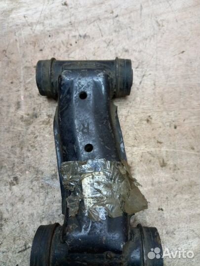 Рычаг подвески верхний передний правый Nissan