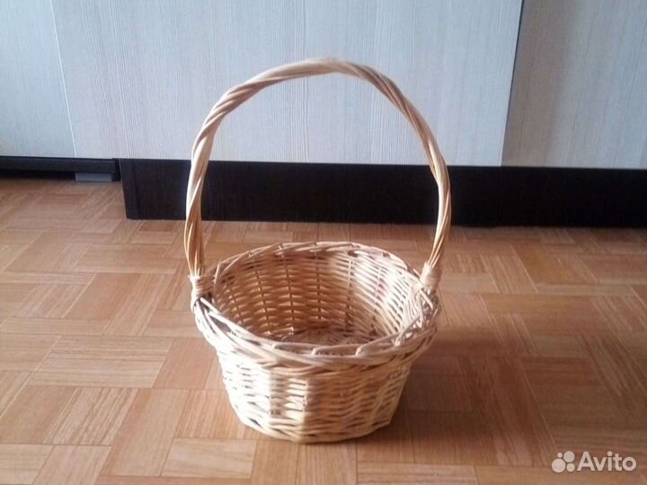 Корзинка плетёная