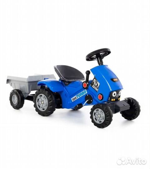 Синий трактор с прицепом с педалями