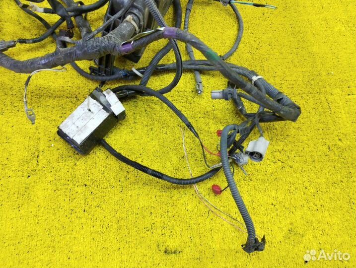 Коса под капот передняя Toyota Tundra