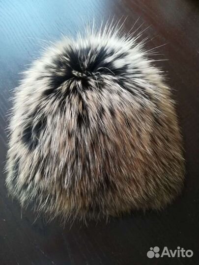 Шапка из меха енота