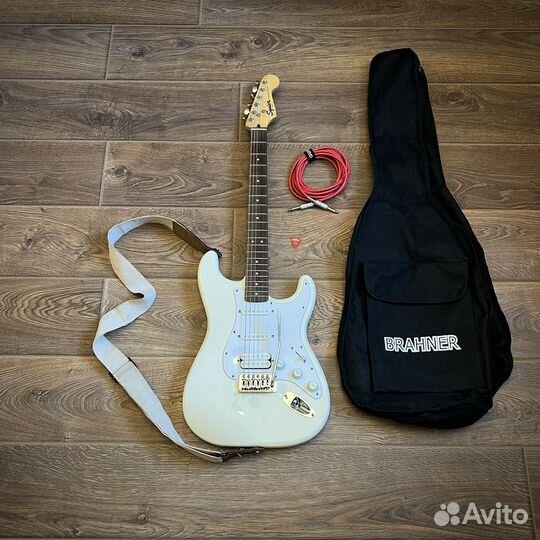 Электрогитара Fender Squier Bullet Strat + Чехол+