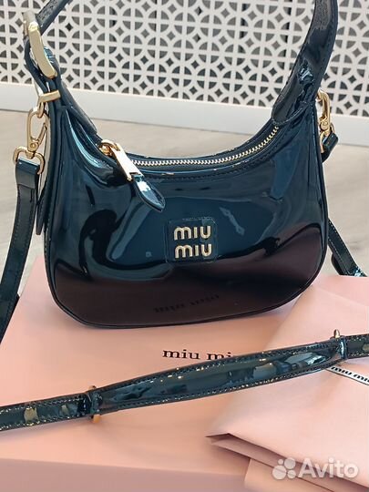 Сумка Хобо Miu Miu лакированная