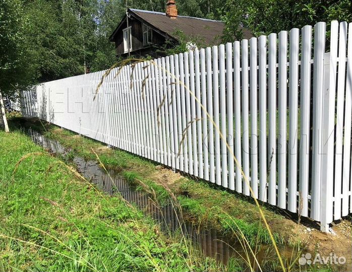 Заборы из евроштакетника под ключ новые