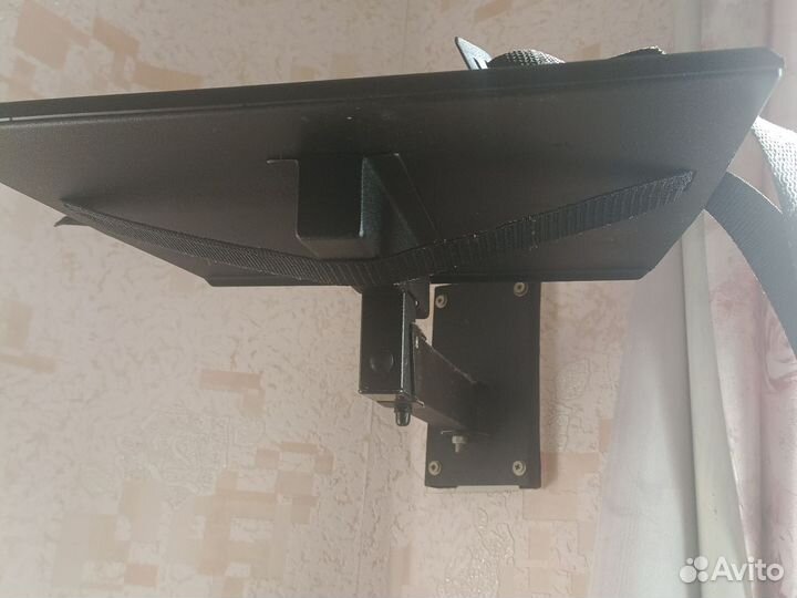 Настенная подставка для телевизора