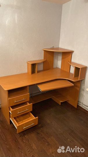 Компьютерный стол