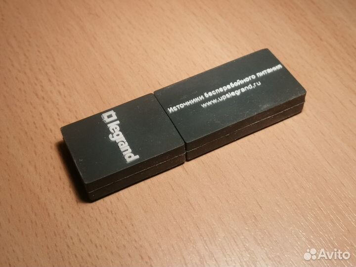 Флешка (USB флеш-карта) Legrand 16 Гб (16 Gb)